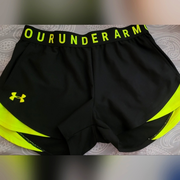 Under Armour Pants - Like new under armour shorts